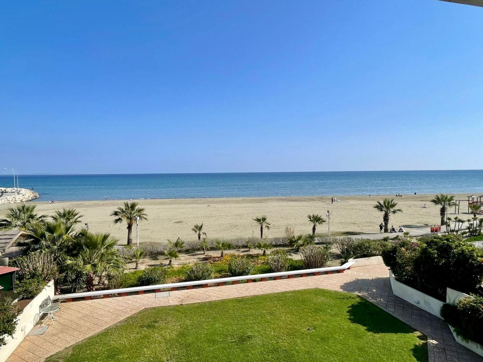Sea View Suite In Makenzy Larnaca Exterior photo