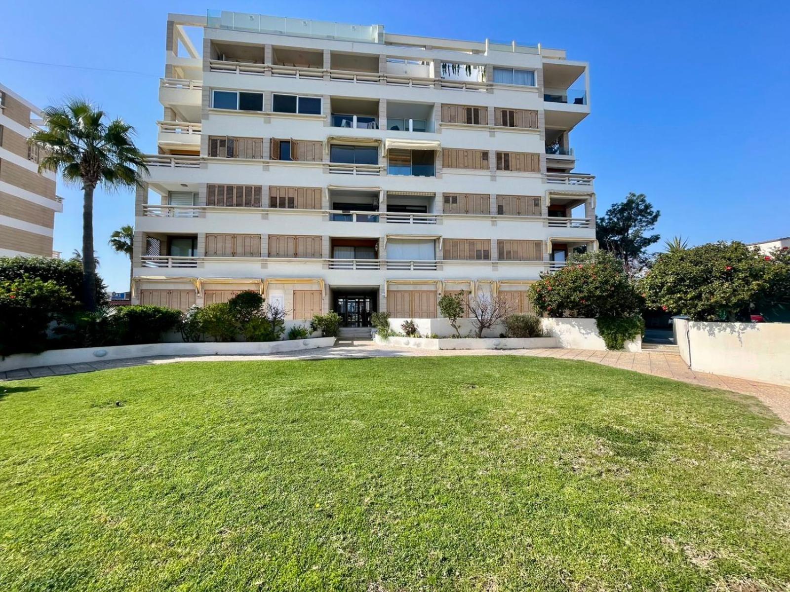 Sea View Suite In Makenzy Larnaca Exterior photo